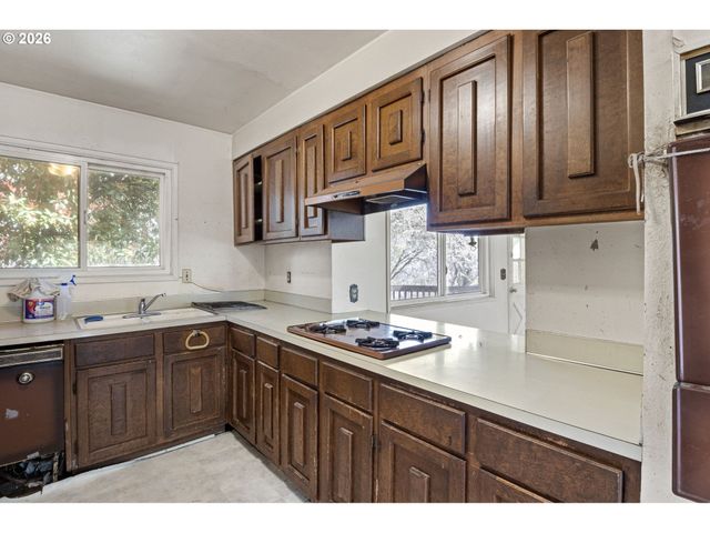 531 Nw HARRISON St, Canyonville, OR 97417