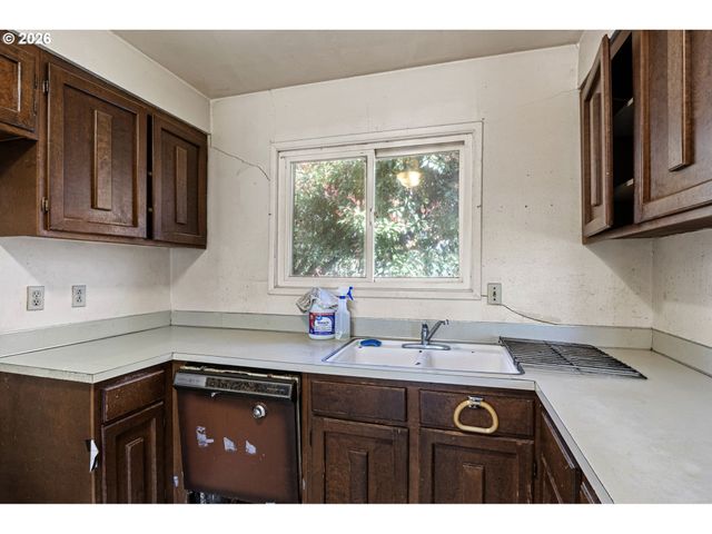 531 Nw HARRISON St, Canyonville, OR 97417