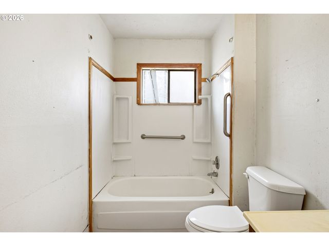 531 Nw HARRISON St, Canyonville, OR 97417
