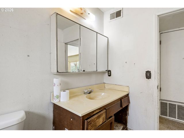 531 Nw HARRISON St, Canyonville, OR 97417
