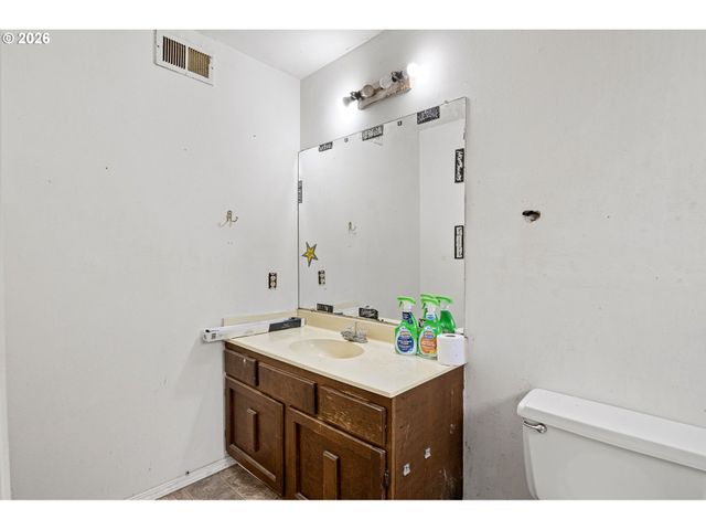 531 Nw HARRISON St, Canyonville, OR 97417