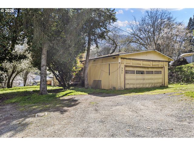 531 Nw HARRISON St, Canyonville, OR 97417