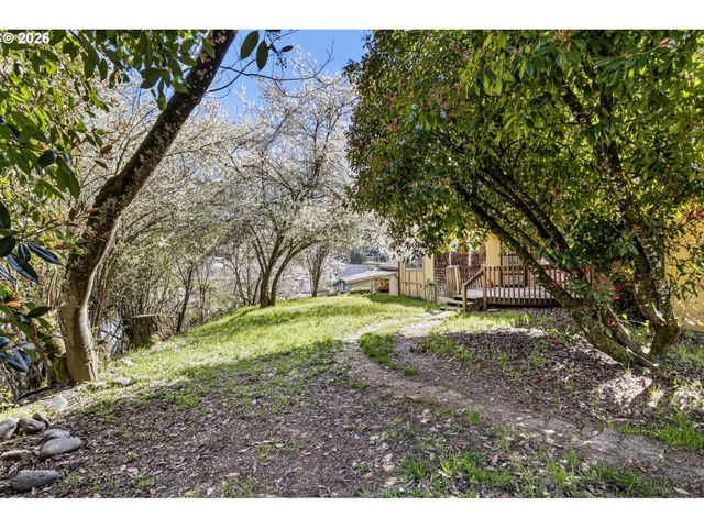 531 Nw HARRISON St, Canyonville, OR 97417