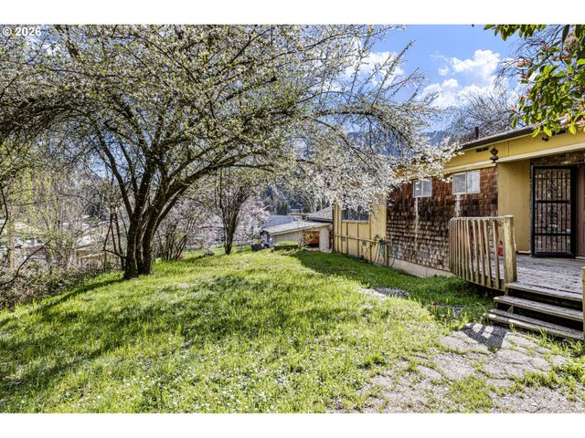 531 Nw HARRISON St, Canyonville, OR 97417