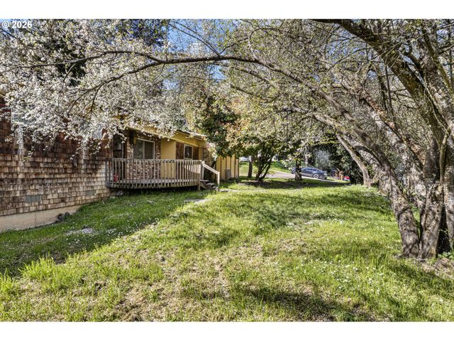 531 Nw HARRISON St, Canyonville, OR 97417