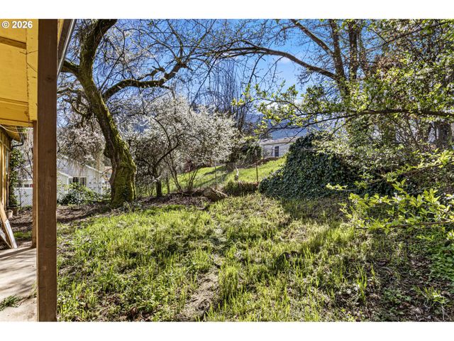 531 Nw HARRISON St, Canyonville, OR 97417