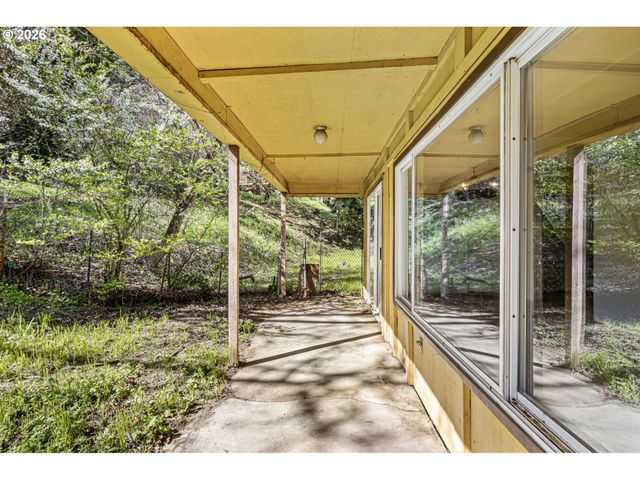 531 Nw HARRISON St, Canyonville, OR 97417