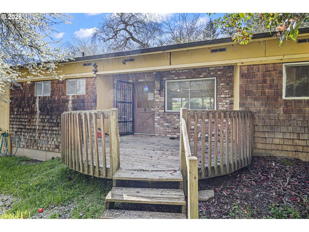 531 Nw HARRISON St, Canyonville, OR 97417