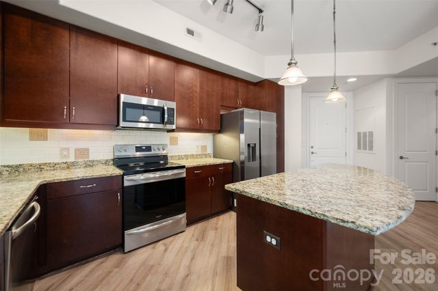 4620 Piedmont Row Drive 304, Charlotte, NC 28210