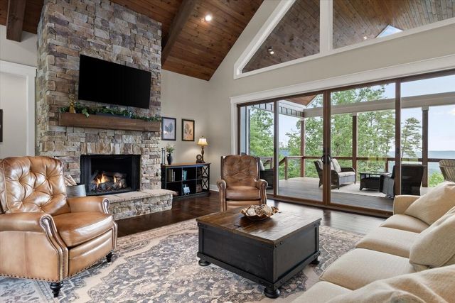4965 Crockett Pointe Road, Jasper, TN 37347