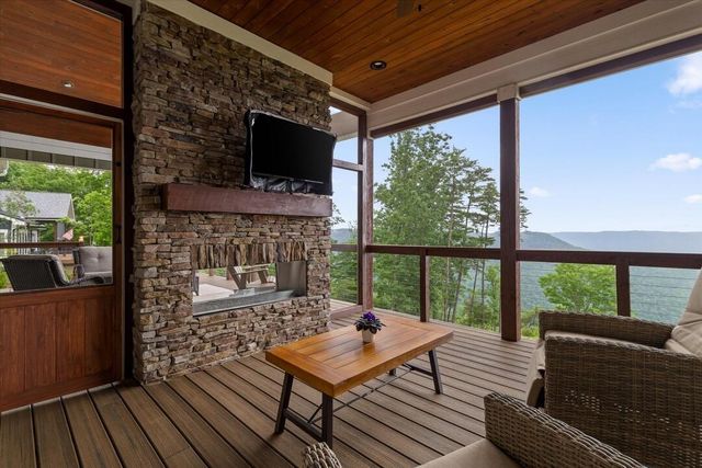4965 Crockett Pointe Road, Jasper, TN 37347