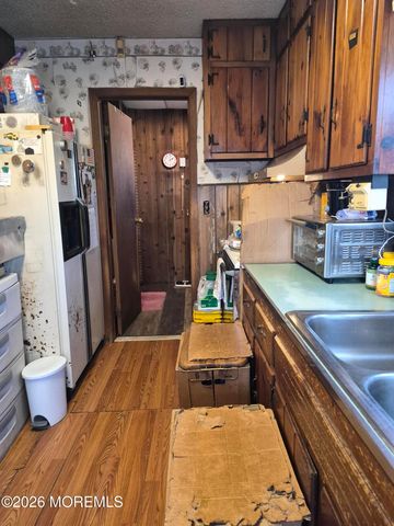 21 Cedar Swamp Road, Jackson, NJ 08527