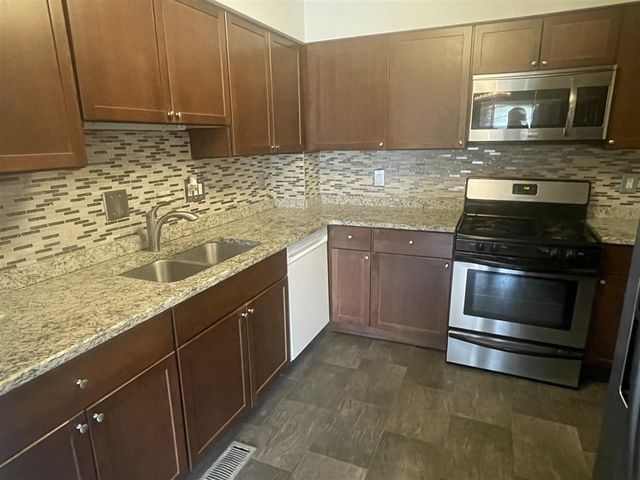 41535 Bedford Drive, Canton, MI 48187