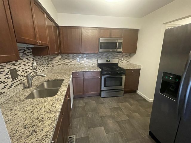 41535 Bedford Drive, Canton, MI 48187