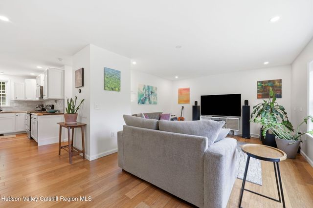 385 First Avenue, Kingston, NY 12401