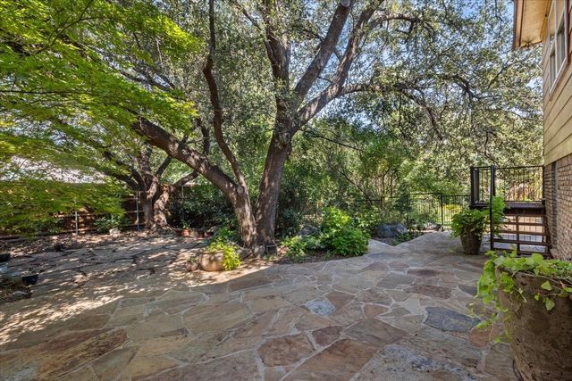 4400 Summercrest Court, Fort Worth, TX 76109