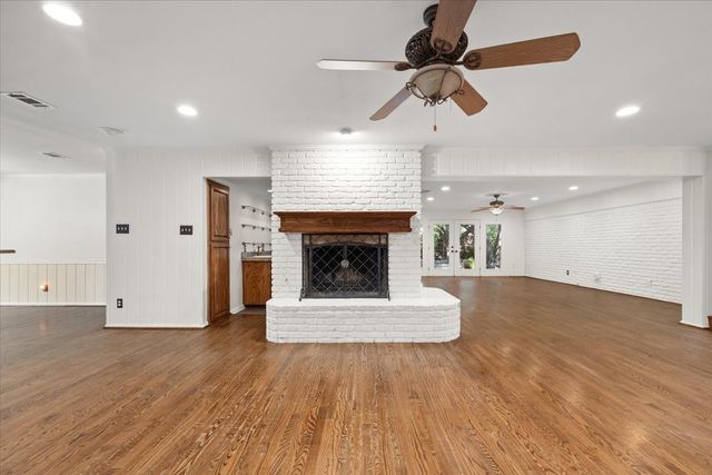 4400 Summercrest Court, Fort Worth, TX 76109