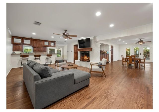 4400 Summercrest Court, Fort Worth, TX 76109