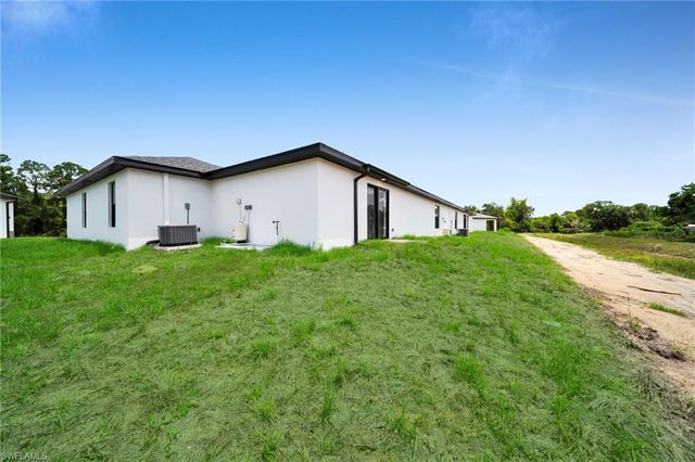 4987 Fairway Ct, Lehigh Acres, FL 33971