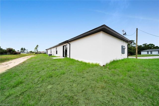 4987 Fairway Ct, Lehigh Acres, FL 33971