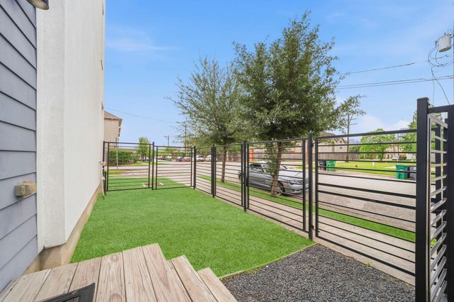 3303 Baron Street, Houston, TX 77020