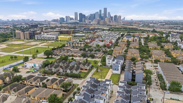 3303 Baron Street, Houston, TX 77020
