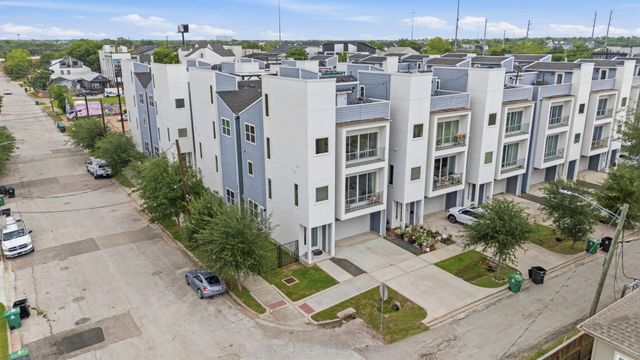 3303 Baron Street, Houston, TX 77020