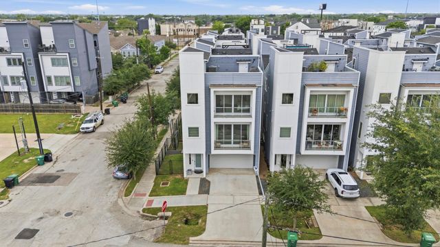 3303 Baron Street, Houston, TX 77020