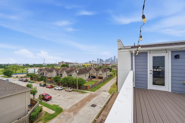 3303 Baron Street, Houston, TX 77020