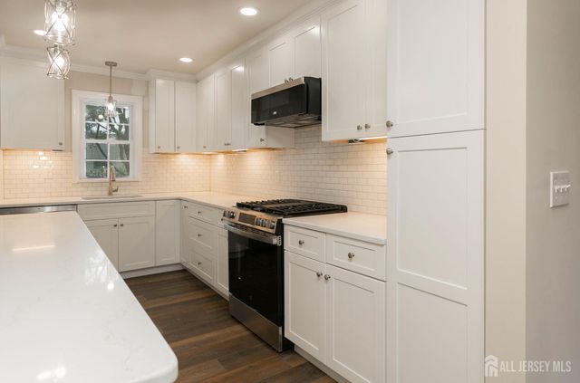 15 Bradley Drive, Edison, NJ 08817