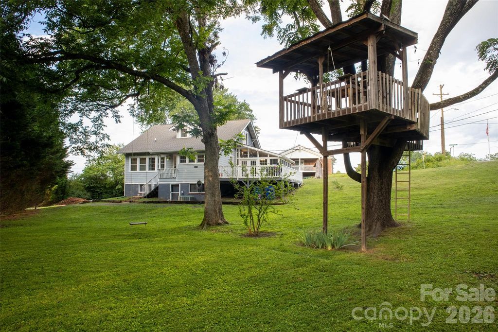102 Cuthberson Street, Morganton, NC 28655