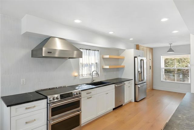 5119 OXFORD DRIVE, Sarasota, FL 34242