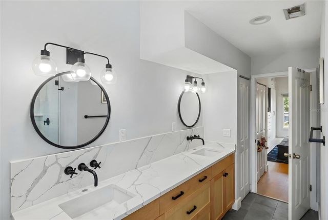 5119 OXFORD DRIVE, Sarasota, FL 34242