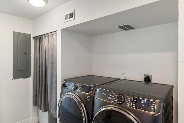 5119 OXFORD DRIVE, Sarasota, FL 34242