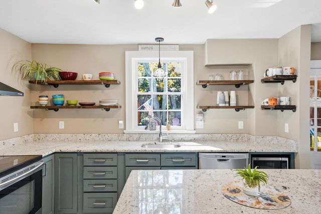30 Hilldale Rd, Weymouth, MA 02190