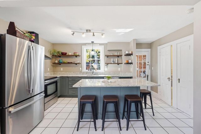 30 Hilldale Rd, Weymouth, MA 02190