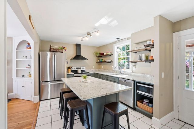 30 Hilldale Rd, Weymouth, MA 02190