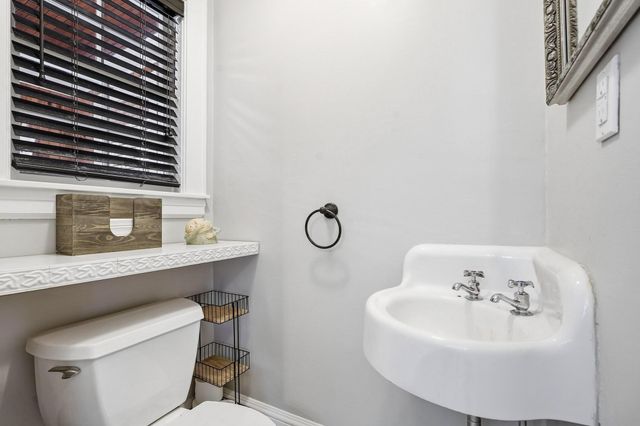 30 Hilldale Rd, Weymouth, MA 02190