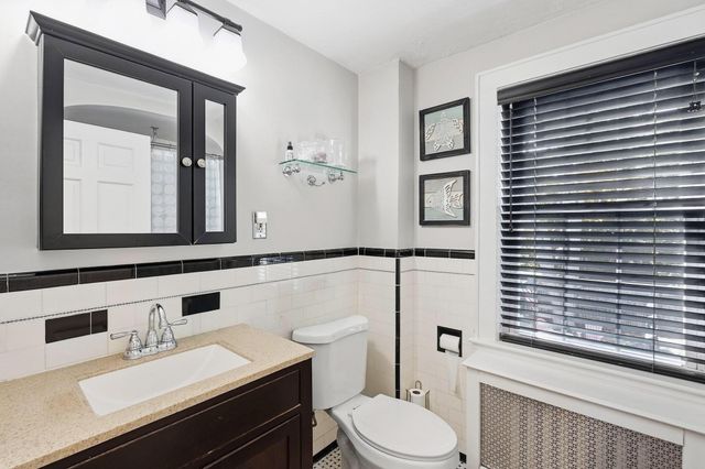 30 Hilldale Rd, Weymouth, MA 02190