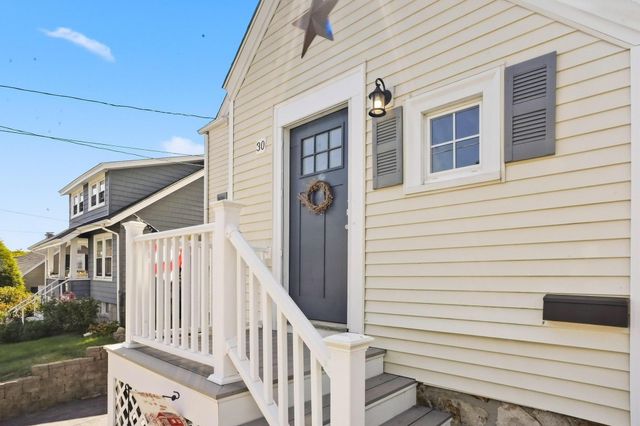 30 Hilldale Rd, Weymouth, MA 02190
