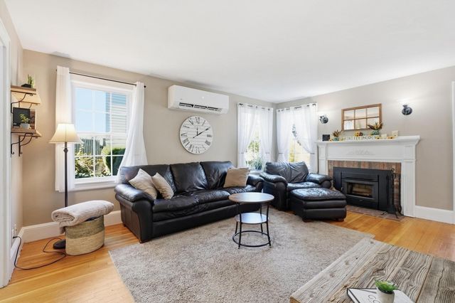 30 Hilldale Rd, Weymouth, MA 02190