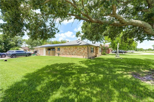 1226 Ave H, Danbury, TX 77534