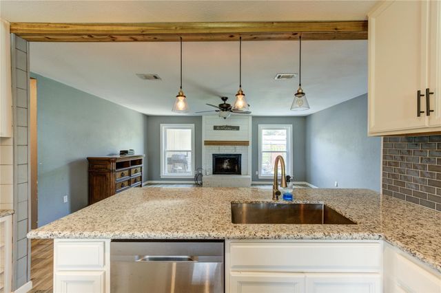 1226 Ave H, Danbury, TX 77534