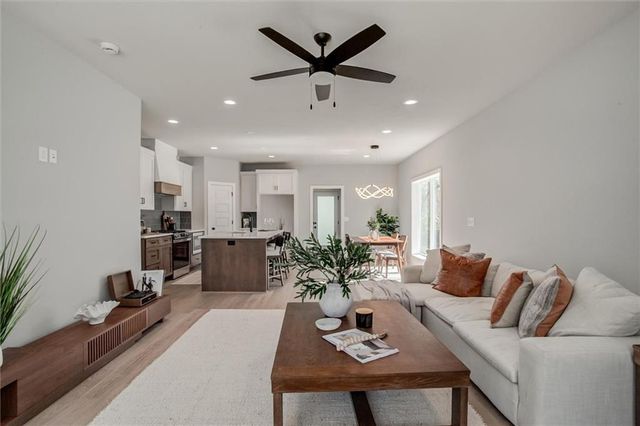 3641 Tracy Avenue, Kansas City, MO 64109