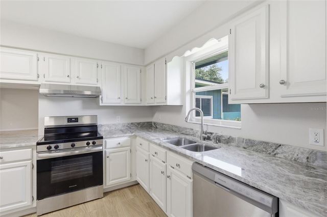 6028 YARBOROUGH LANE, Lakeland, FL 33812