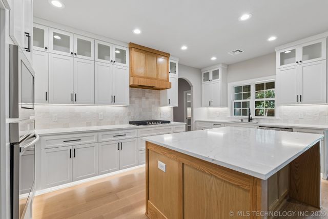 810 N Cedar Avenue, Broken Arrow, OK 74012