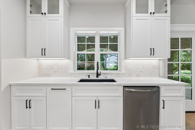 810 N Cedar Avenue, Broken Arrow, OK 74012