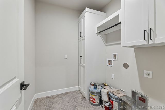 810 N Cedar Avenue, Broken Arrow, OK 74012