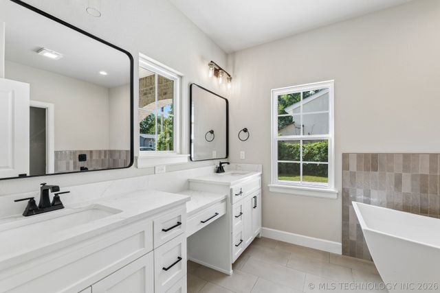 810 N Cedar Avenue, Broken Arrow, OK 74012