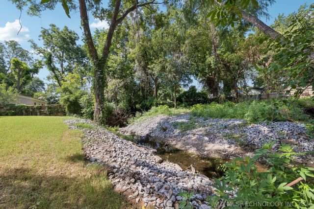 810 N Cedar Avenue, Broken Arrow, OK 74012